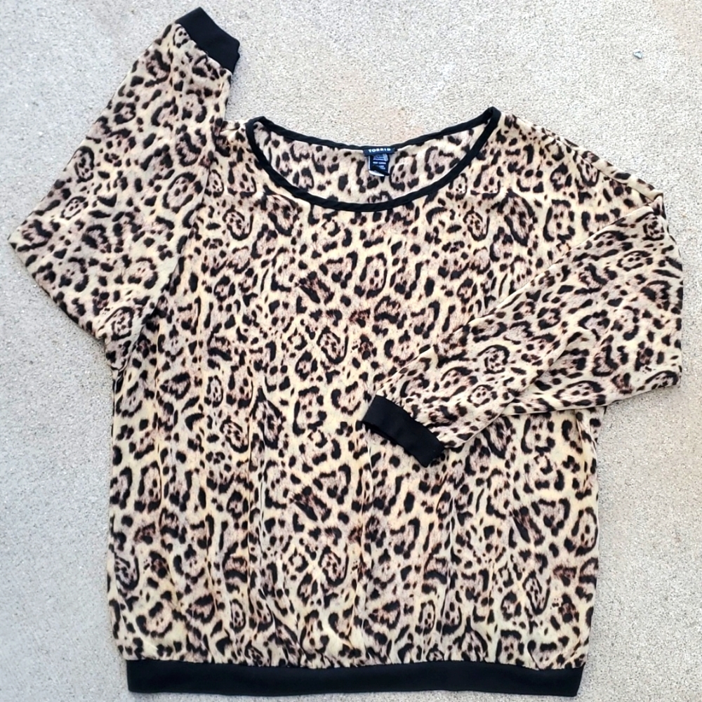 TORRID Top - Picture 2 of 8